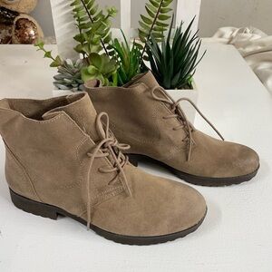 Naturalizer boots size 9
